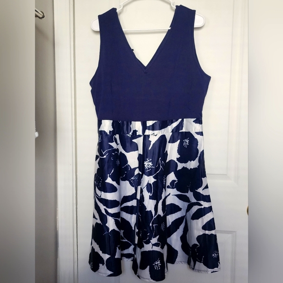 LouKeith Vestido sin mangas floral azul marino y blanco, talla 16 - Picture 3 of 6